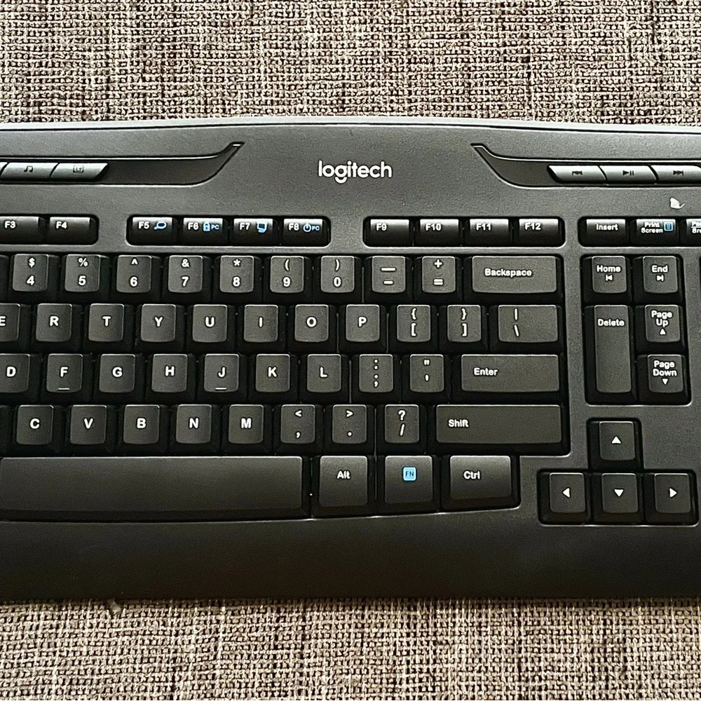 Logitech Wireless Computer Keyboard - Picture 4 of 7